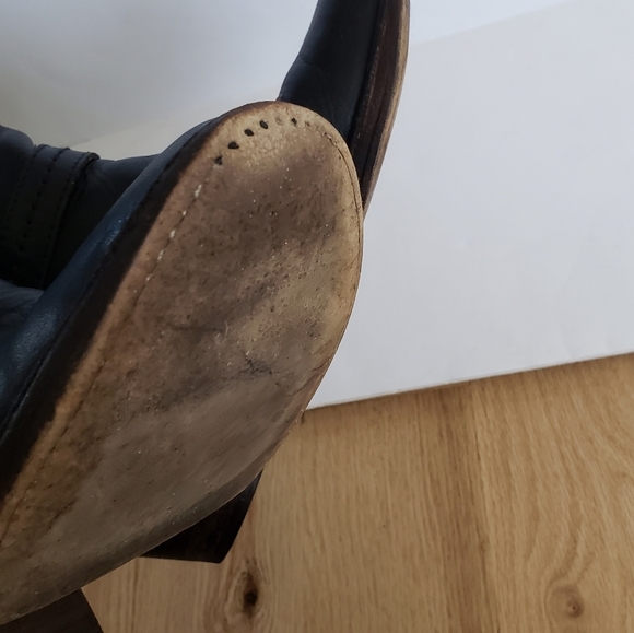 Frye heeled boots size 8.5 with buckles on top and bottom - Picture 10 of 16